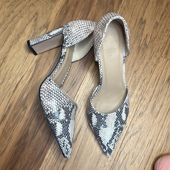 Able block heel - Picture 3 of 3